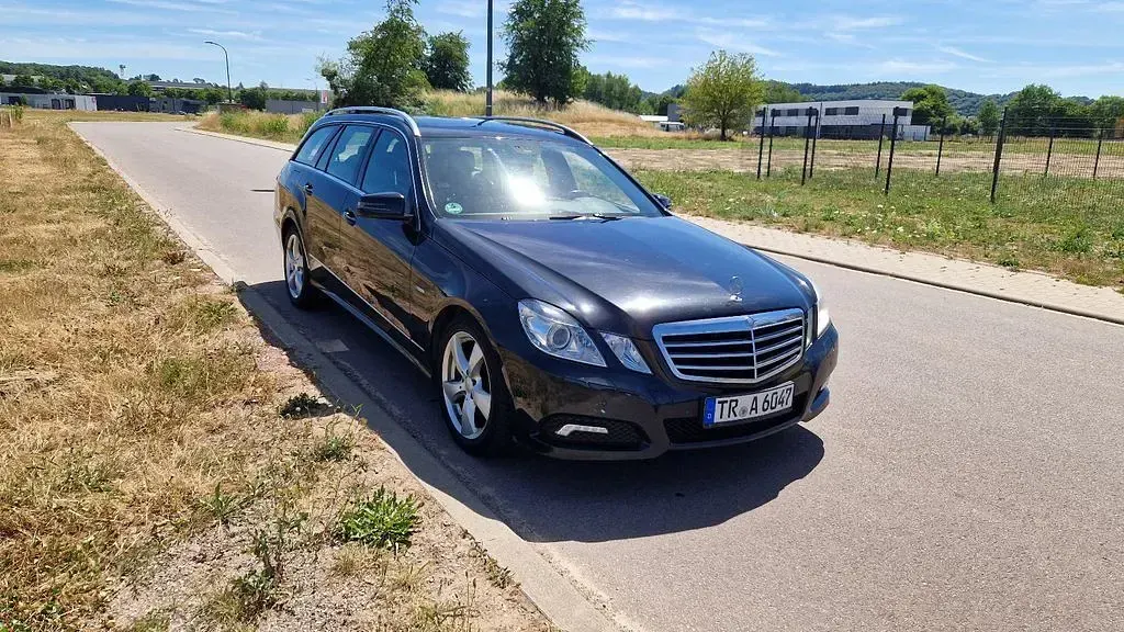 Gebraucht Mercedes E350 231 PS (169 kW) 2009 Schwarz Limousine