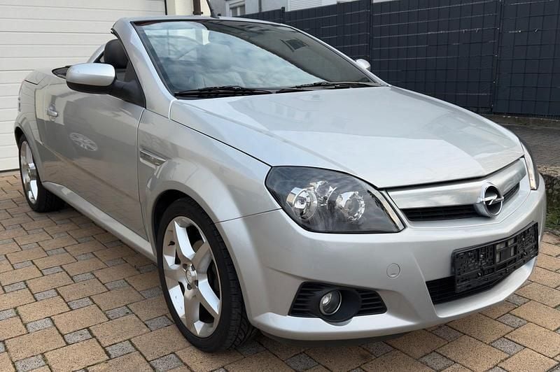 Gebraucht Opel Tigra 125 PS (91 kW) 2005 Silber Cabrio