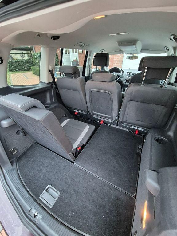 Gebraucht VW Touran Comfortline 105 PS (77 kW) 2013 Violet Van / Kleinbus