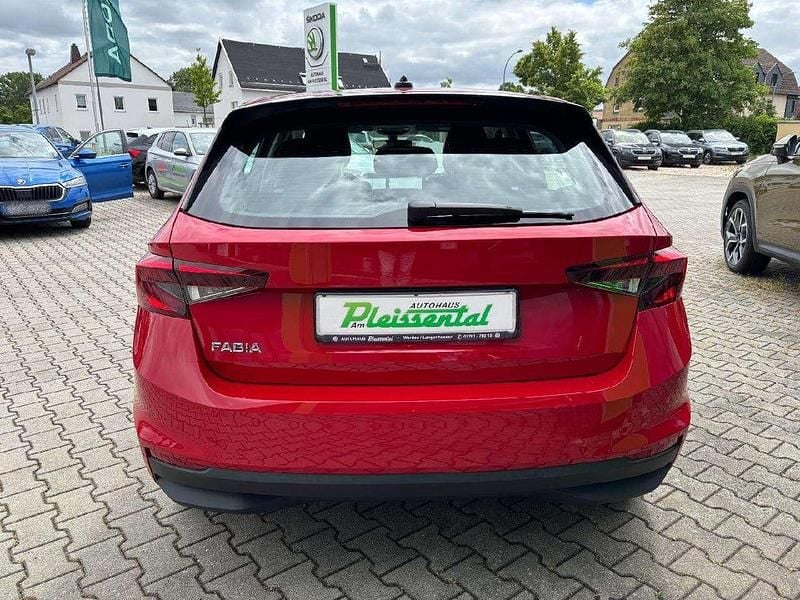 Gebraucht Skoda Fabia Active 80 PS (58 kW) 2022 Velvetrot metallic Limousine