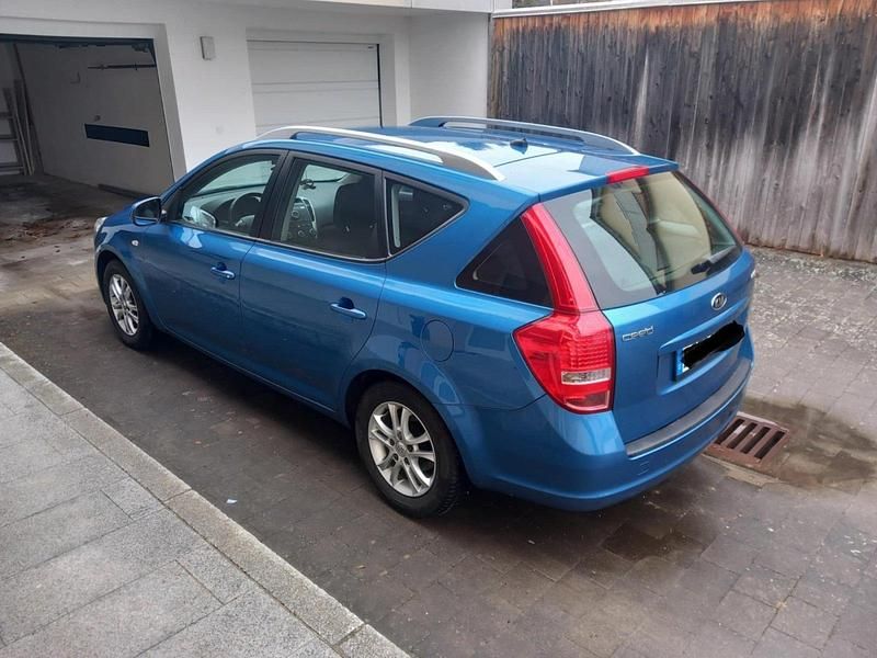 Gebraucht Kia Ceed Sportswagon 90 PS (66 kW) 2012 Blau Kombi