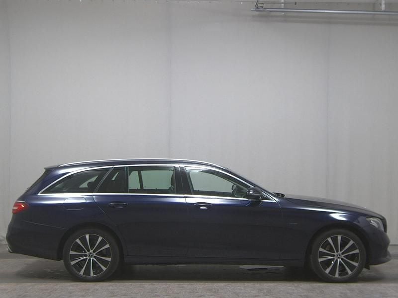 Blau Gebraucht 2020 Mercedes E300 Avantgarde Kombi | 20.480 € (Superpreis) - Bild 1/4
