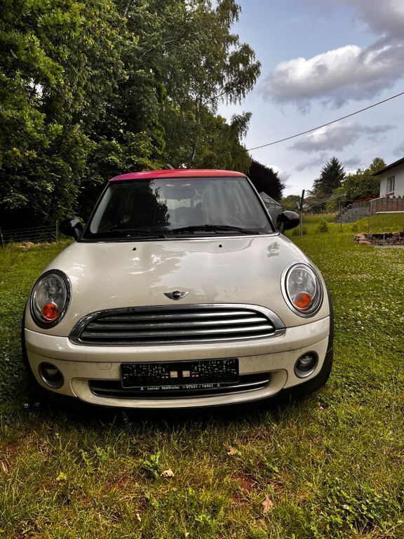 Weiß Gebraucht 2008 Mini ONE Kleinwagen | 2.800 € (Fairer Preis) - Bild 1/4