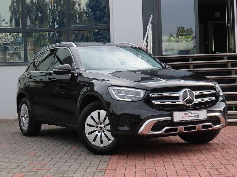 Schwarz Gebraucht 2022 Mercedes 200 SUV | 28.900 € (Guter Preis) - Bild 1/3