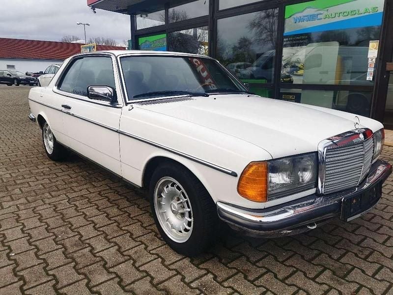 Gebraucht Mercedes 230 136 PS (100 kW) 1981 Weiß Coupé