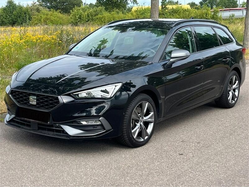 Schwarz Gebraucht 2024 Seat Leon FR Limousine | 24.990 € (Superpreis) - Bild 1/4