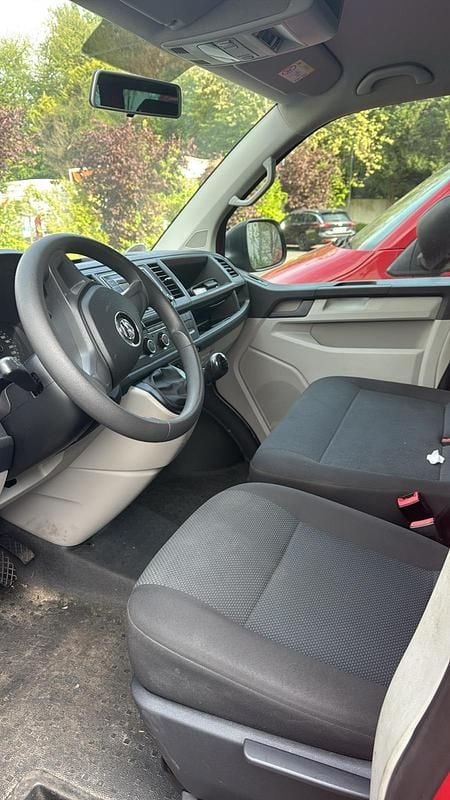 Second-hand VW Multivan 135 CP (99 kW) 2019 Roșu Monovolum