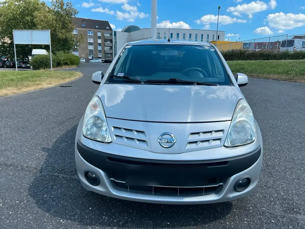 Gebraucht Nissan Pixo 69 PS (50 kW) 2011 Silber Kleinwagen