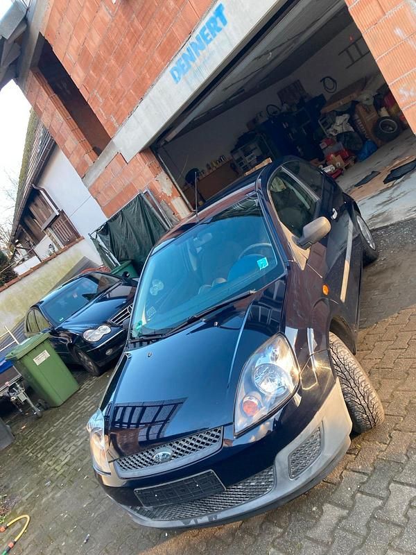 Blau Gebraucht 2006 Ford Fiesta Kleinwagen | 1.000 € (Fairer Preis) - Bild 1/4