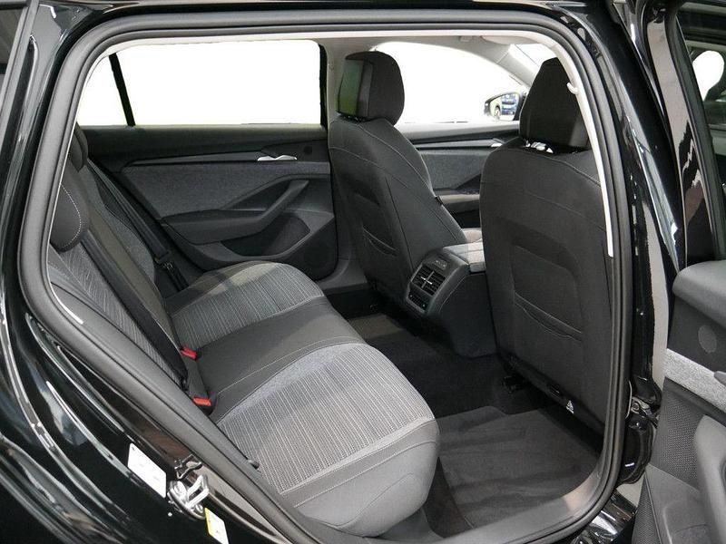 Neu Skoda Superb Selection 150 PS (110 kW) 2026 Schwarz Kombi