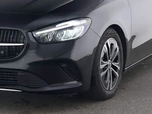 Gebraucht Mercedes B200 Advanced 163 PS (119 kW) 2025 Unilack nachtschwarz Kleinwagen