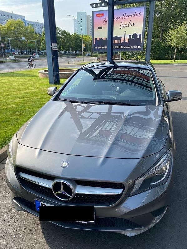 Grau Gebraucht 2013 Mercedes CLA200 Coupé | 18.500 € (Fairer Preis) - Bild 1/4