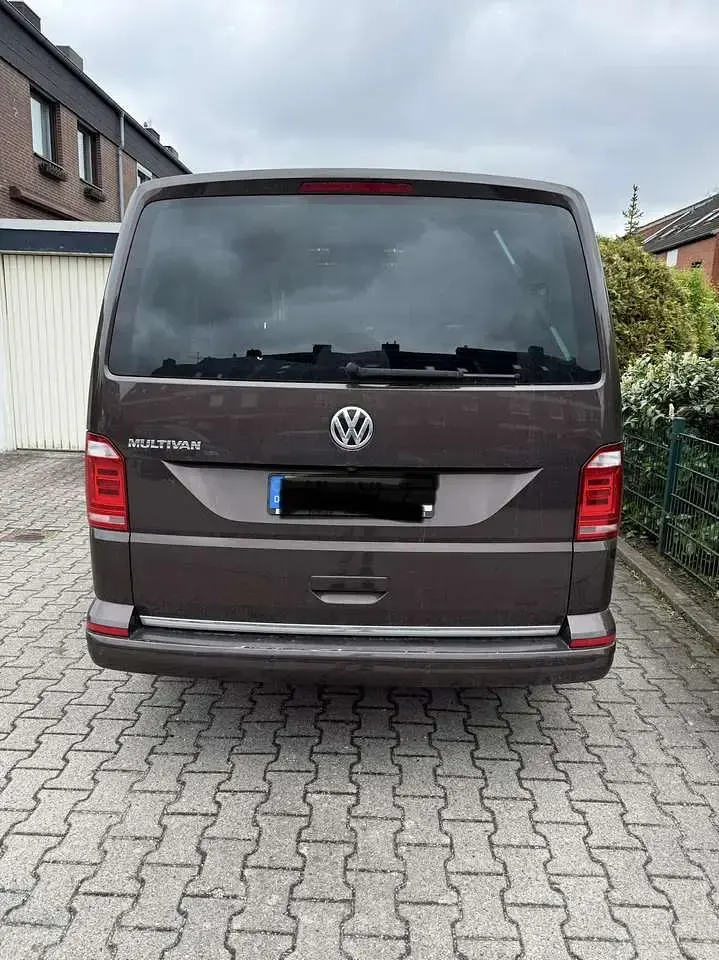 Gebraucht VW Multivan 205 PS (150 kW) 2019 Braun Van / Kleinbus