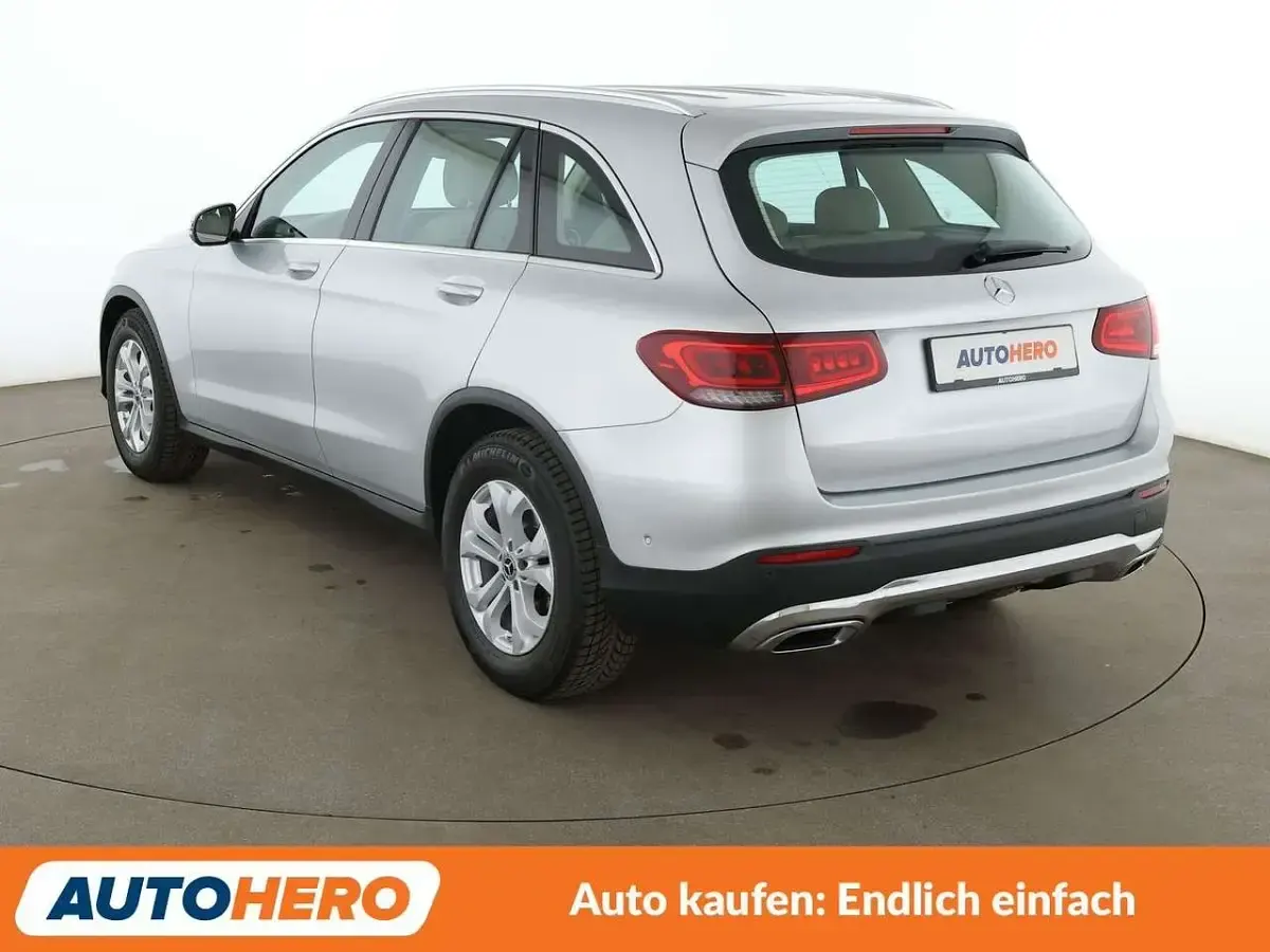 Gebraucht Mercedes GLC200 211 PS (155 kW) 2020 Iridiumsilber SUV
