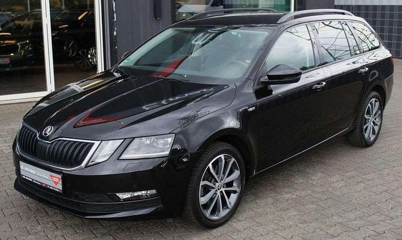 Schwarz Gebraucht 2020 Skoda Octavia Soleil Kombi | 18.490 € (Guter Preis) - Bild 1/4