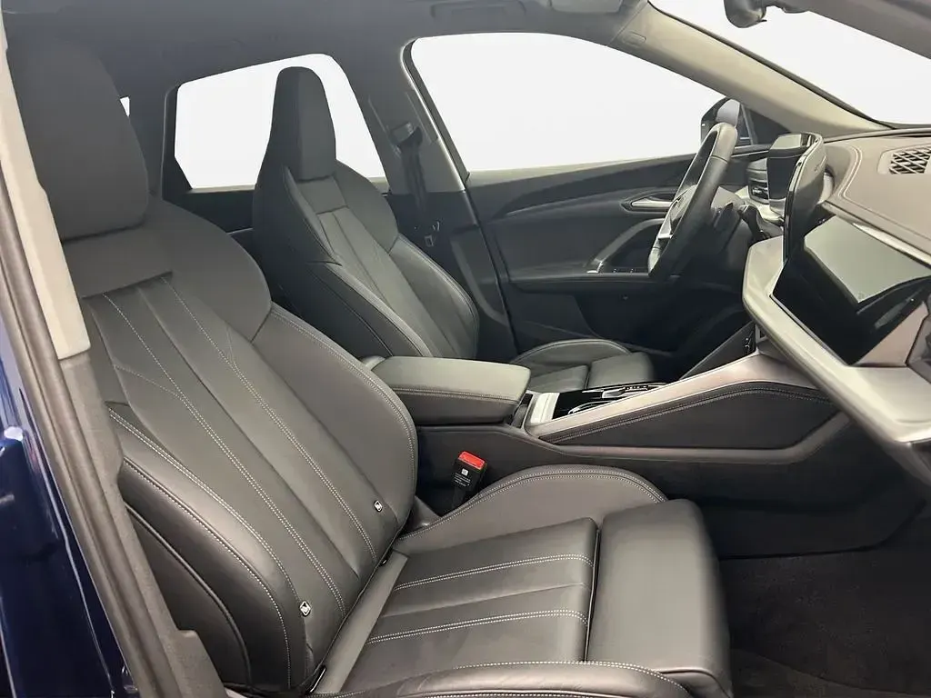 Second-hand Audi Q5 Sport 204 CP (150 kW) 2025 Albastru SUV