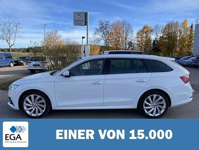 Weiß metallic Gebraucht 2022 Skoda Octavia Style Kombi | 28.940 € (Etwas zu teuer) - Bild 1/4