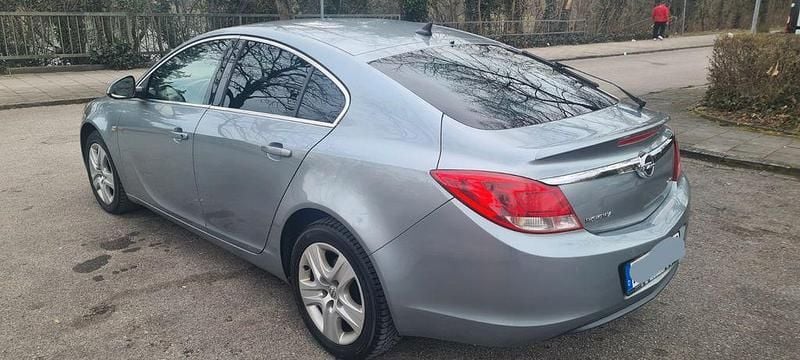 Gebraucht Opel Insignia Edition 131 PS (96 kW) 2011 Silber Limousine