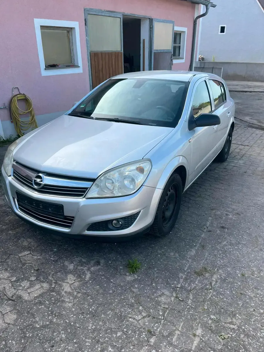 Gebraucht Opel Astra 105 PS (77 kW) 2007 Limousine