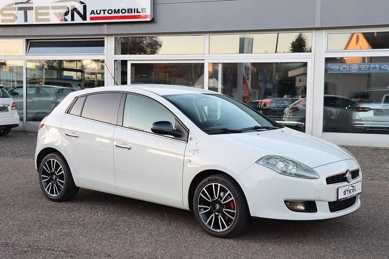 Bianco divino/zenit/ghiaccio/g Gebraucht 2012 Fiat Bravo Street Kleinwagen | 3.490 € (Fairer Preis) - Bild 1/4