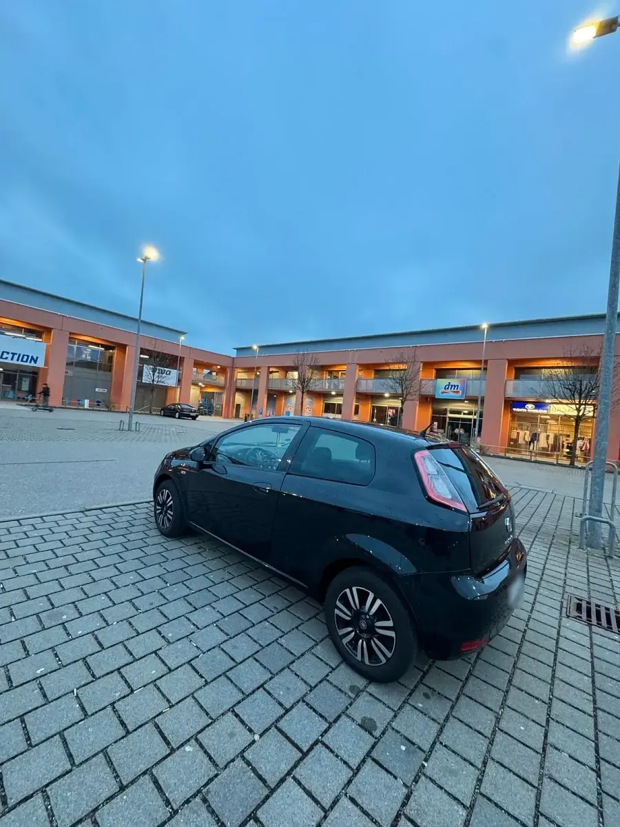 Gebraucht Fiat Punto Young 69 PS (50 kW) 2015 Schwarz Kleinwagen