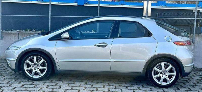 Gebraucht Honda Civic 140 PS (102 kW) 2006 Champagne silver m. Kleinwagen