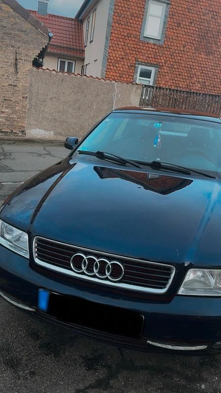 Second-hand Audi A4 100 CP (73 kW) 1999 Albastru Hatchback