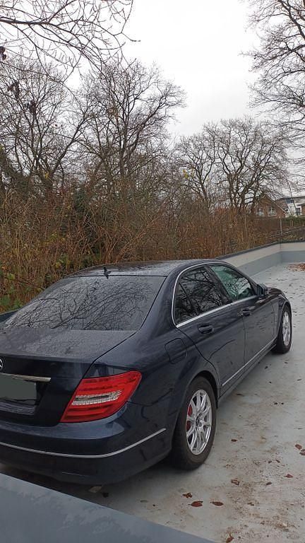 Gebraucht Mercedes C200 Elegance 184 PS (135 kW) 2012 Blau Limousine