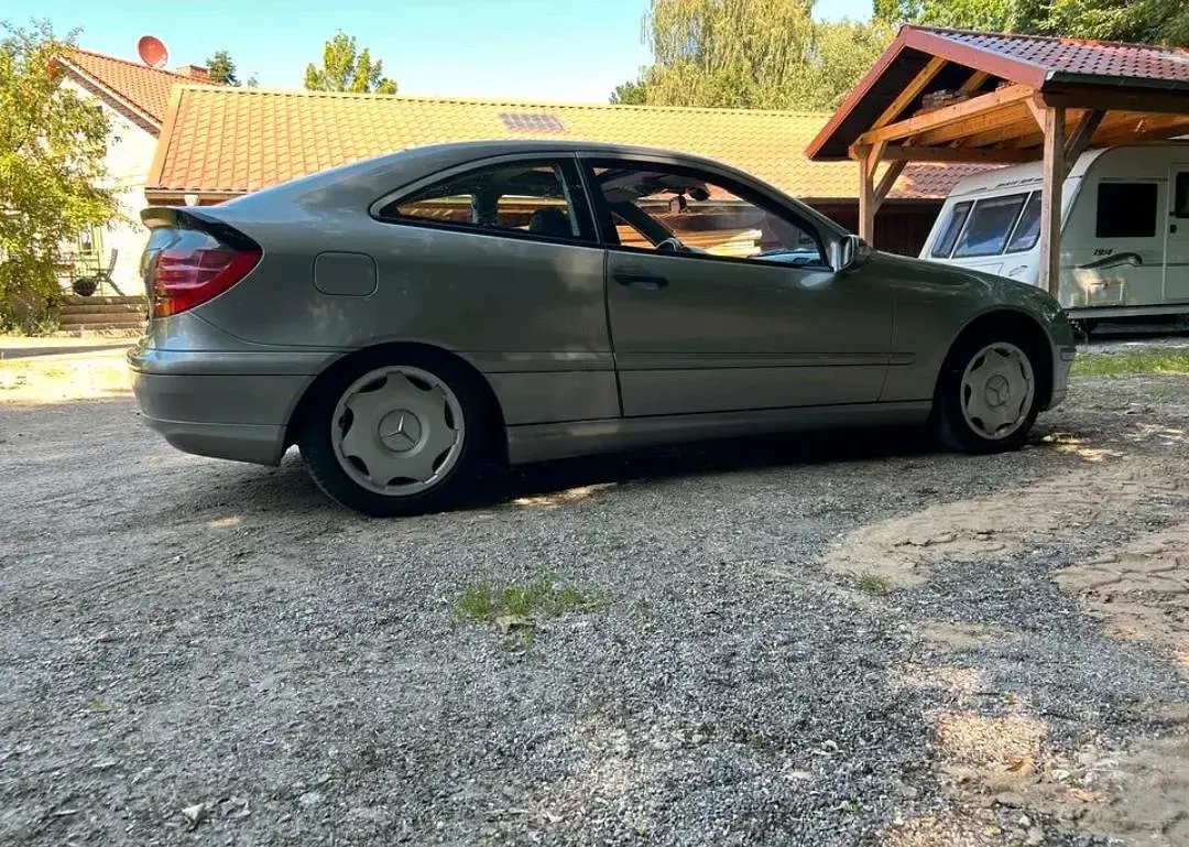 Gebraucht Mercedes C200 163 PS (119 kW) 2003 Silber Coupé