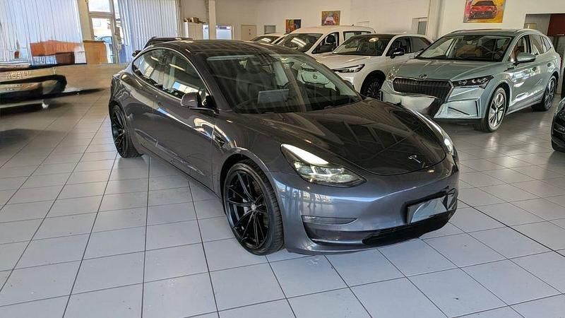 Grau Gebraucht 2021 Tesla Model 3 Limousine | 24.900 € (Fairer Preis) - Bild 1/4