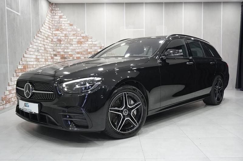 Schwarz Gebraucht 2022 Mercedes E300 AMG line Limousine | 31.990 € (Superpreis) - Bild 1/4