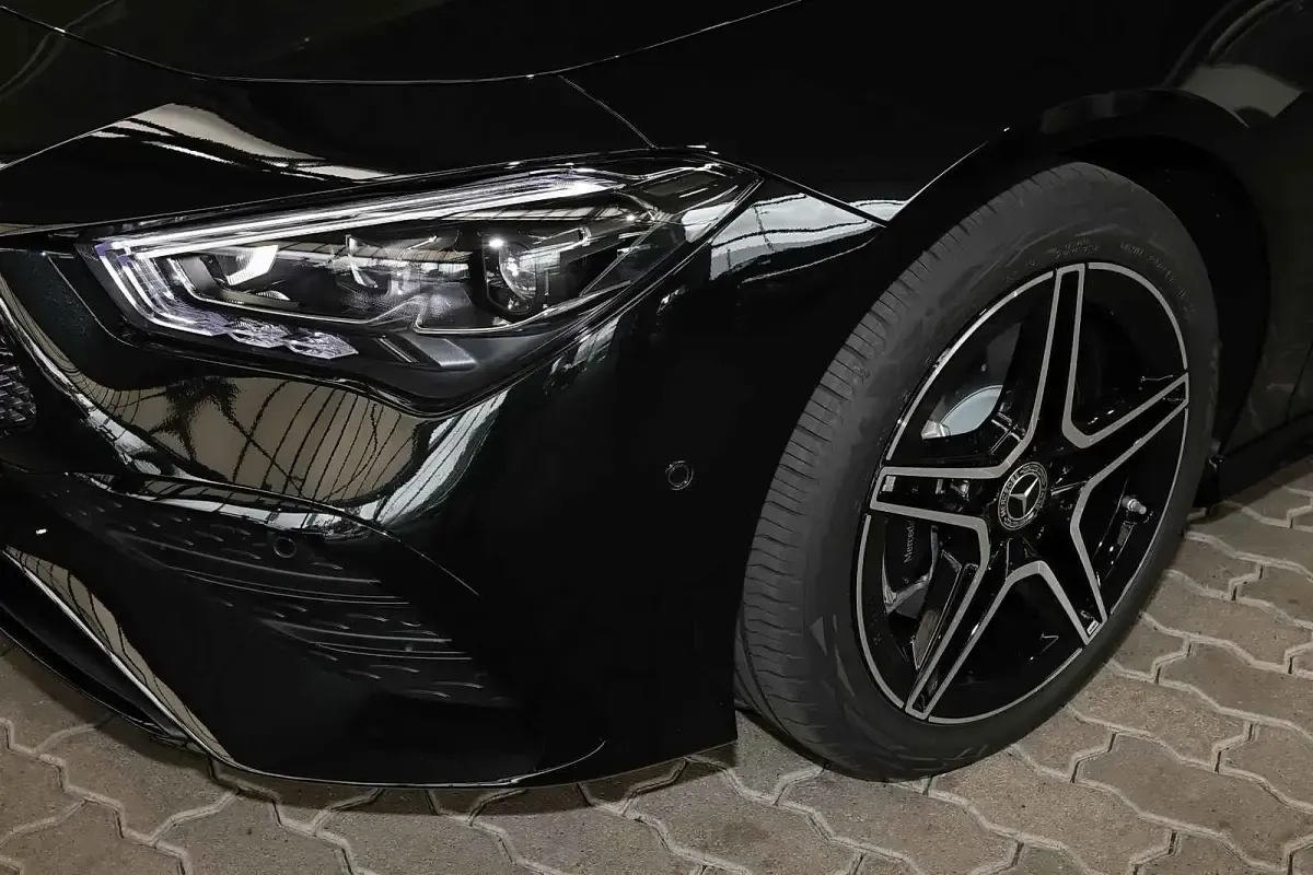 Gebraucht Mercedes CLA200 AMG 163 PS (119 kW) 2025 Metalliclack kosmosschwarz Coupé