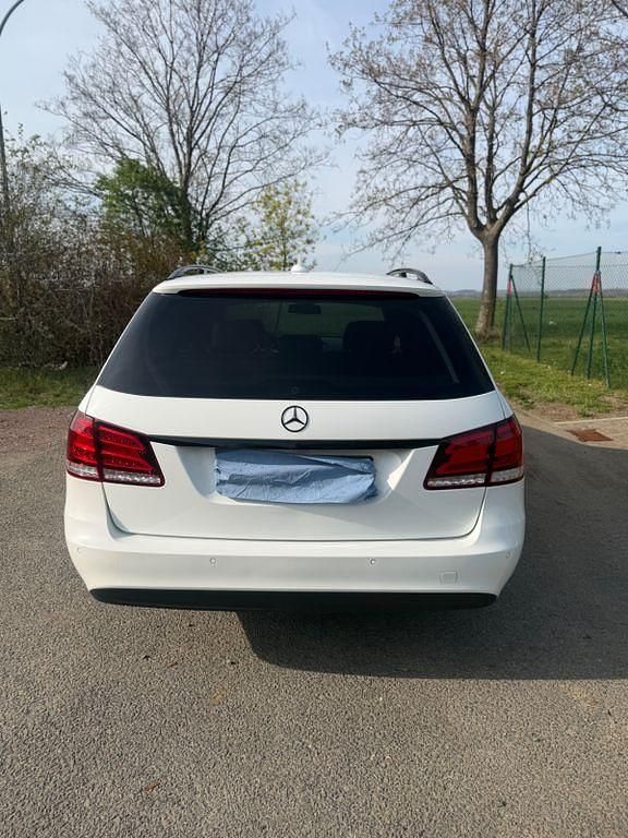 Gebraucht Mercedes E200 136 PS (100 kW) 2014 Weiß Limousine