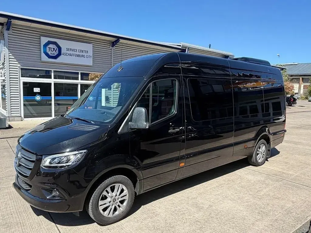 Używany Mercedes Sprinter 190 KM (139 kW) 2022 Czarny Van