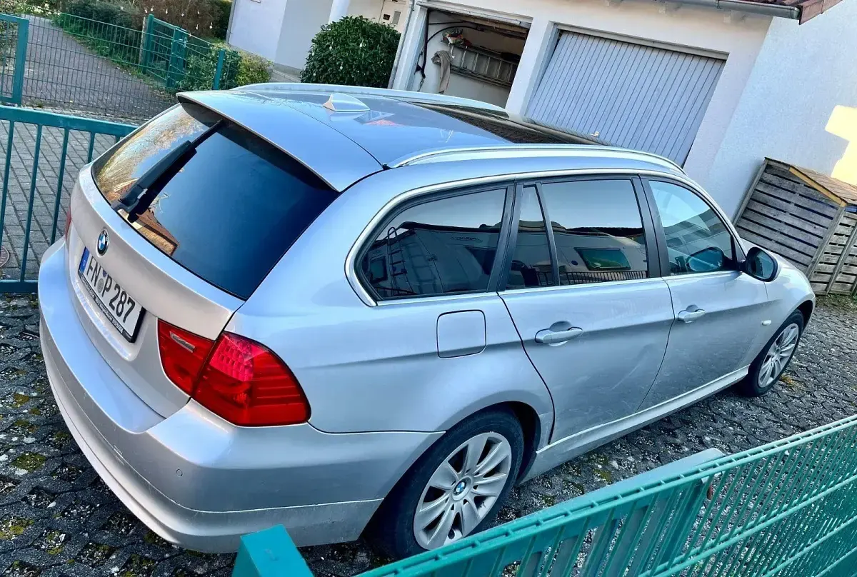 Gebraucht BMW 318 143 PS (105 kW) 2011 Silber Kombi