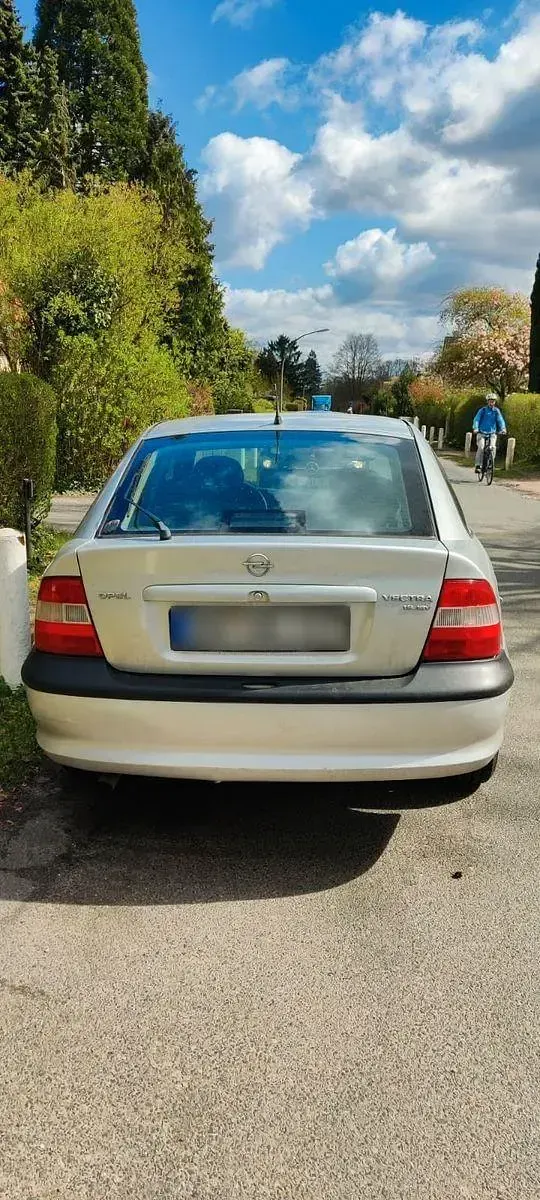 Gebraucht Opel Vectra 101 PS (74 kW) 1997 Silber Limousine