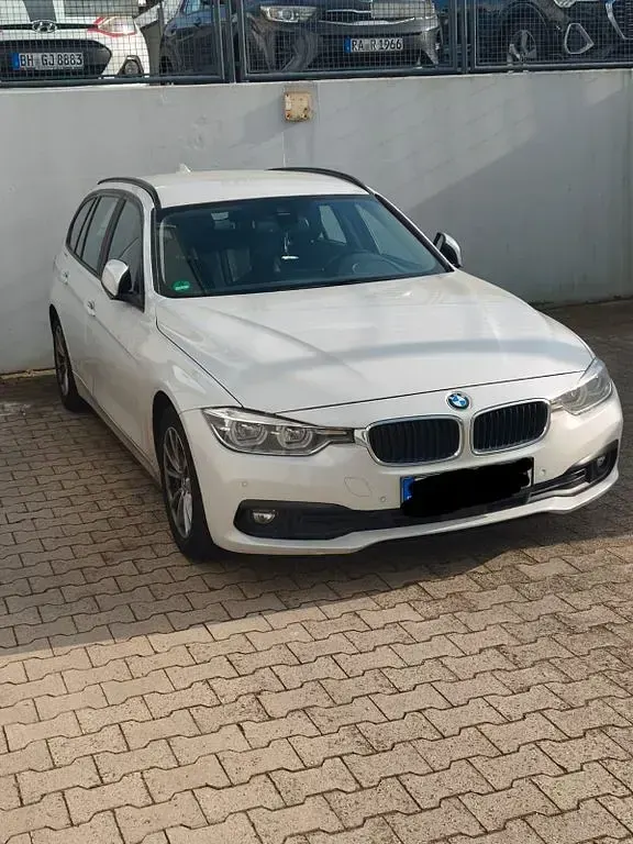 Gebraucht BMW 320 Efficient Dynamics 190 PS (139 kW) 2018 Weiß Limousine