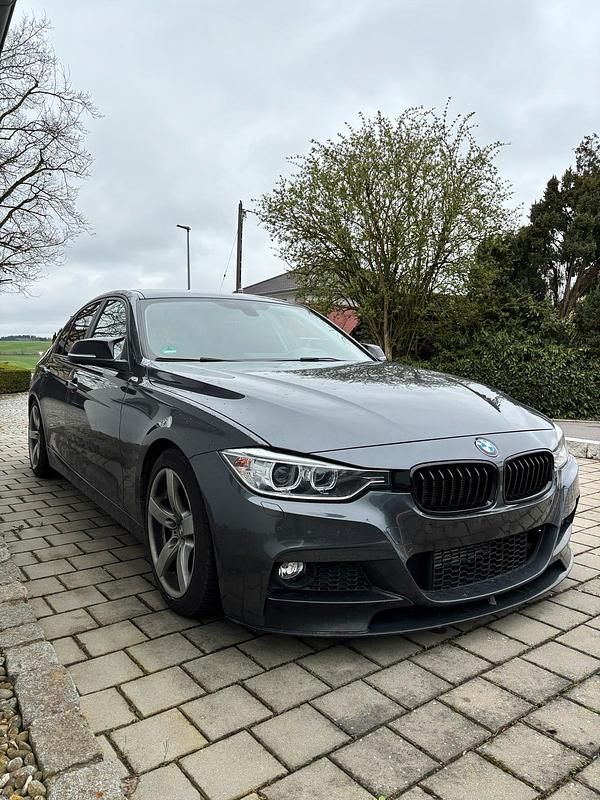 Gebraucht BMW 320 184 PS (135 kW) 2015 Grau Limousine