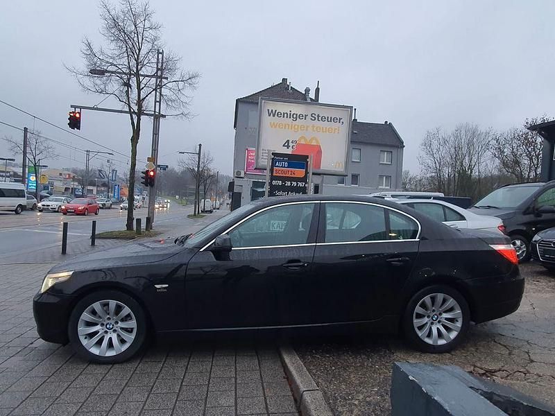 Gebraucht BMW 523 Advantage 190 PS (139 kW) 2009 Schwarz Limousine