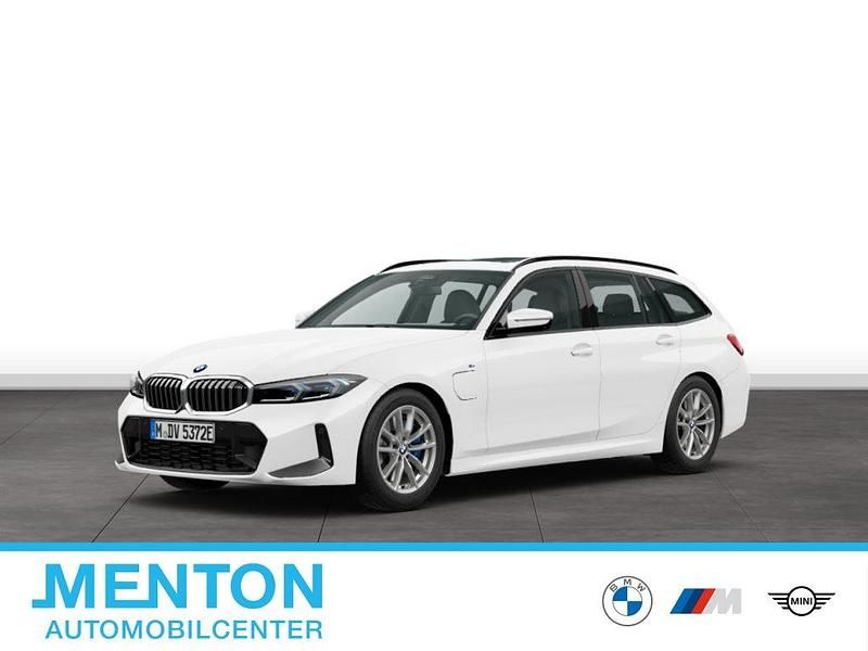 Weiß Gebraucht 2025 BMW 330e M Sport Kombi | 50.601 € (Fairer Preis) - Bild 1/2