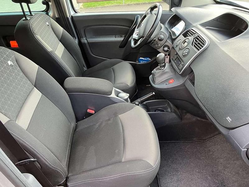 Gebraucht Renault Kangoo 114 PS (83 kW) 2016 Silber Van / Kleinbus