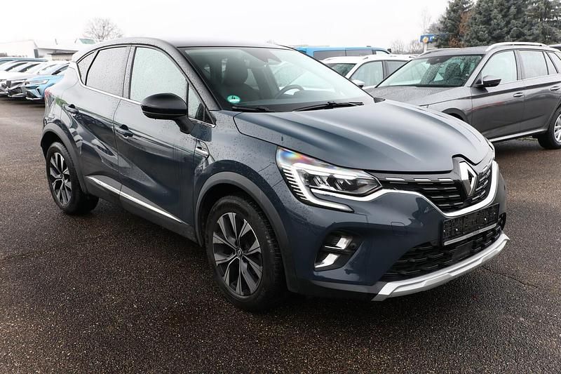 Używany Renault Captur Techno 158 KM (116 kW) 2023 Niebieski SUV