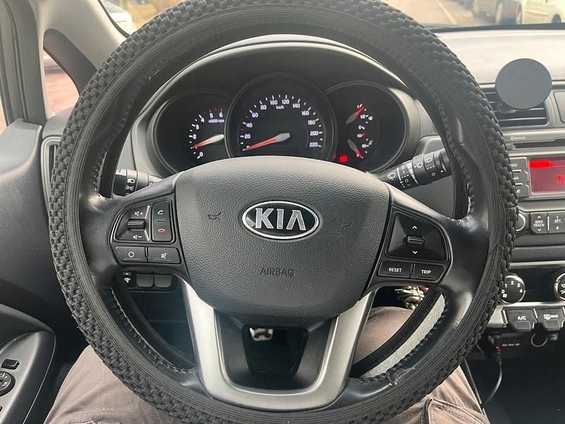 Gebraucht Kia Rio 90 PS (66 kW) 2014 Grau Kleinwagen