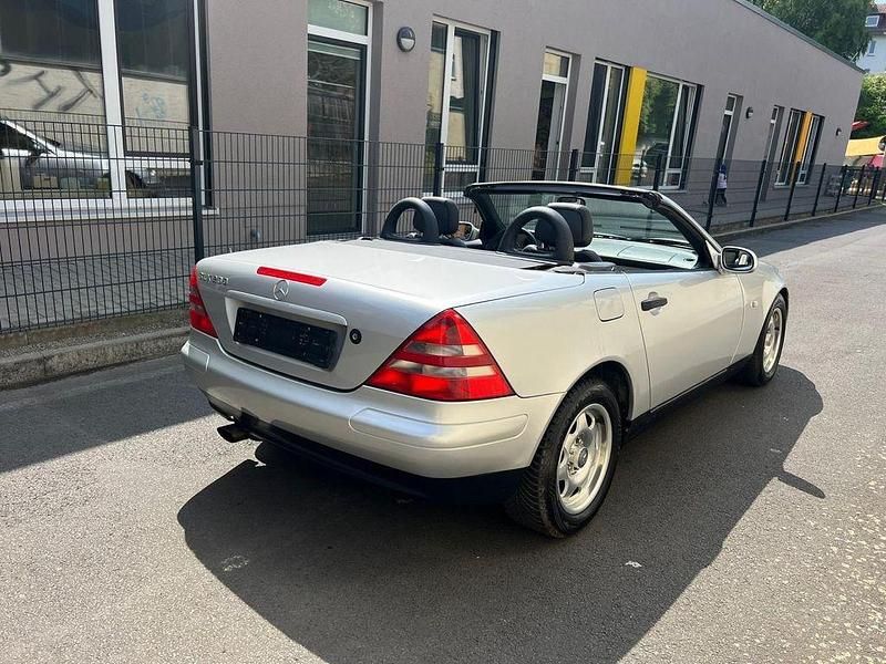 Gebraucht Mercedes SLK200 136 PS (100 kW) 2000 Silber Cabrio