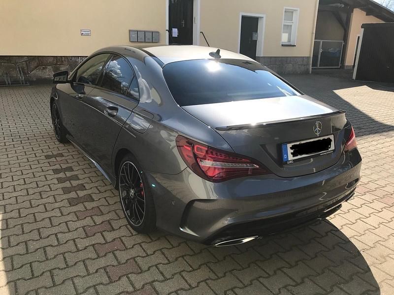 Grau Gebraucht 2018 Mercedes CLA220 AMG line Limousine | 24.999 € (Teuer) - Bild 1/4