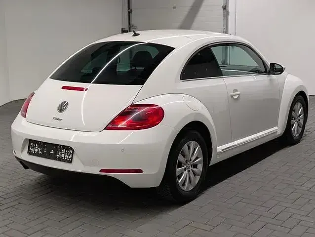 Używany VW Beetle Design 105 KM (77 kW) 2012 Biały Hatchback