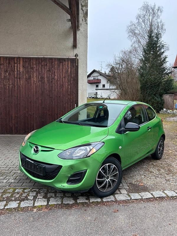 Grün Gebraucht 2011 Mazda 2 Kleinwagen | 1.350 € (Superpreis) - Bild 1/4