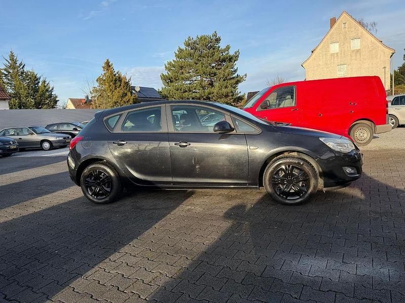 Gebraucht Opel Astra Selection 101 PS (74 kW) 2011 Schwarz Limousine