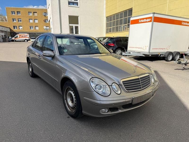 Gebraucht Mercedes E200 163 PS (119 kW) 2003 Silber Limousine
