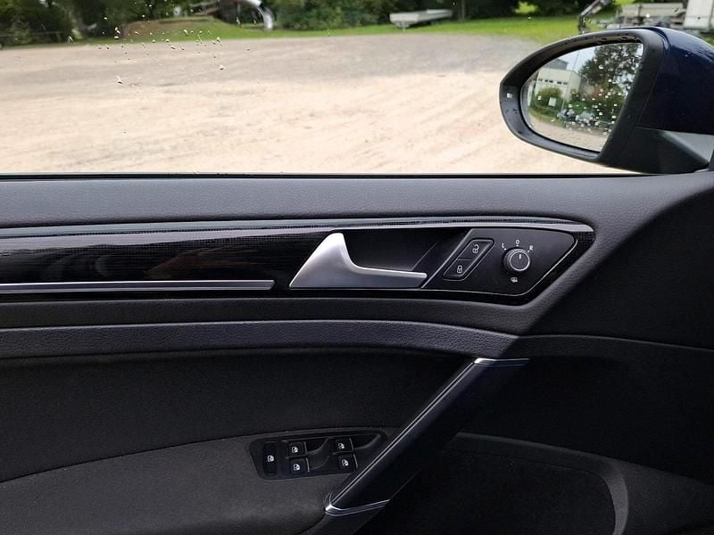 Gebraucht VW Golf VII 125 PS (91 kW) 2018 Blau Limousine